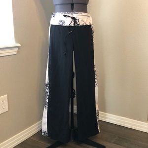 drawstring lululemon pant with side panels